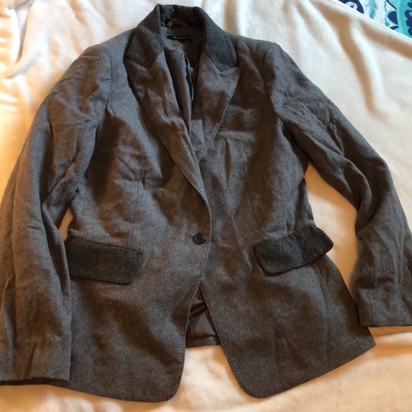 Gorgeous 2 tone grey skirt suit - Picture 4 of 7